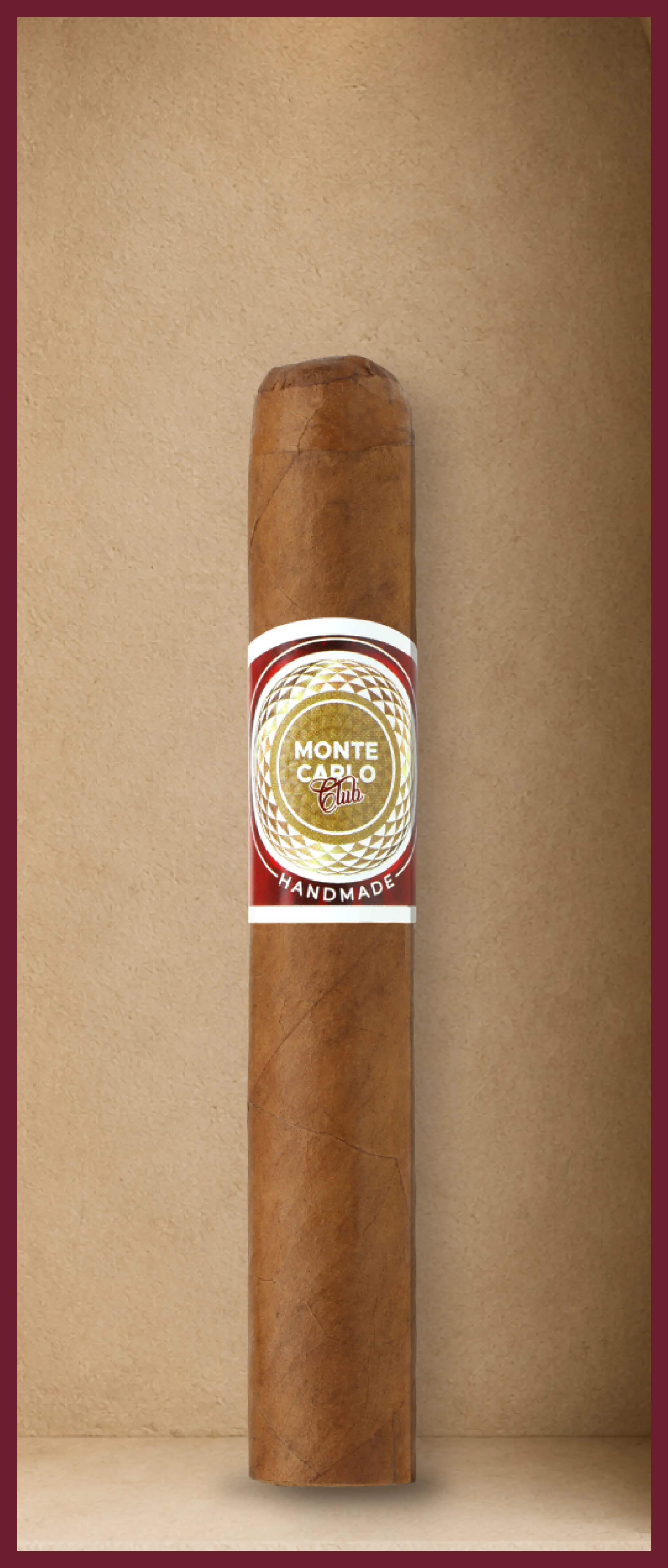 Close-up of the Monte-Carlo Club® Robusto cigar, 124 mm with a ring gauge of 50, displayed in its beige alcove.